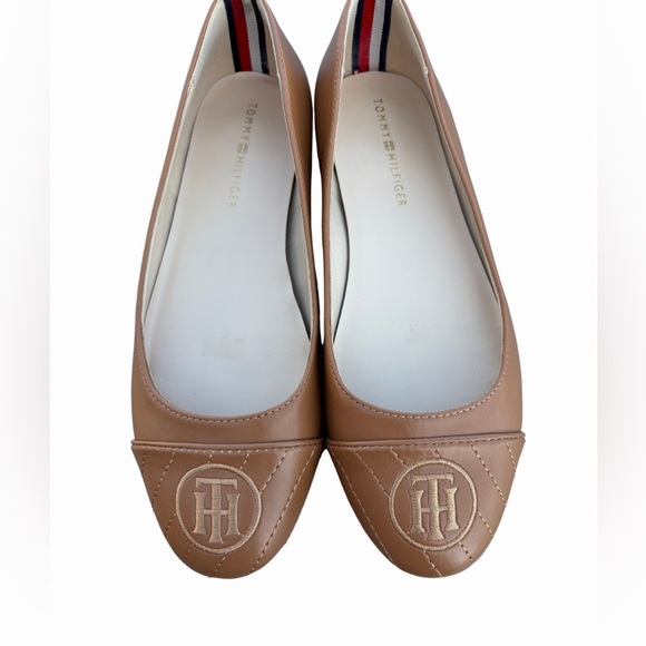 Tommy Hilfiger Logo Balletcore Flats – Tan Quilted Slip-On Shoes Size 6.5 - Picture 1 of 7